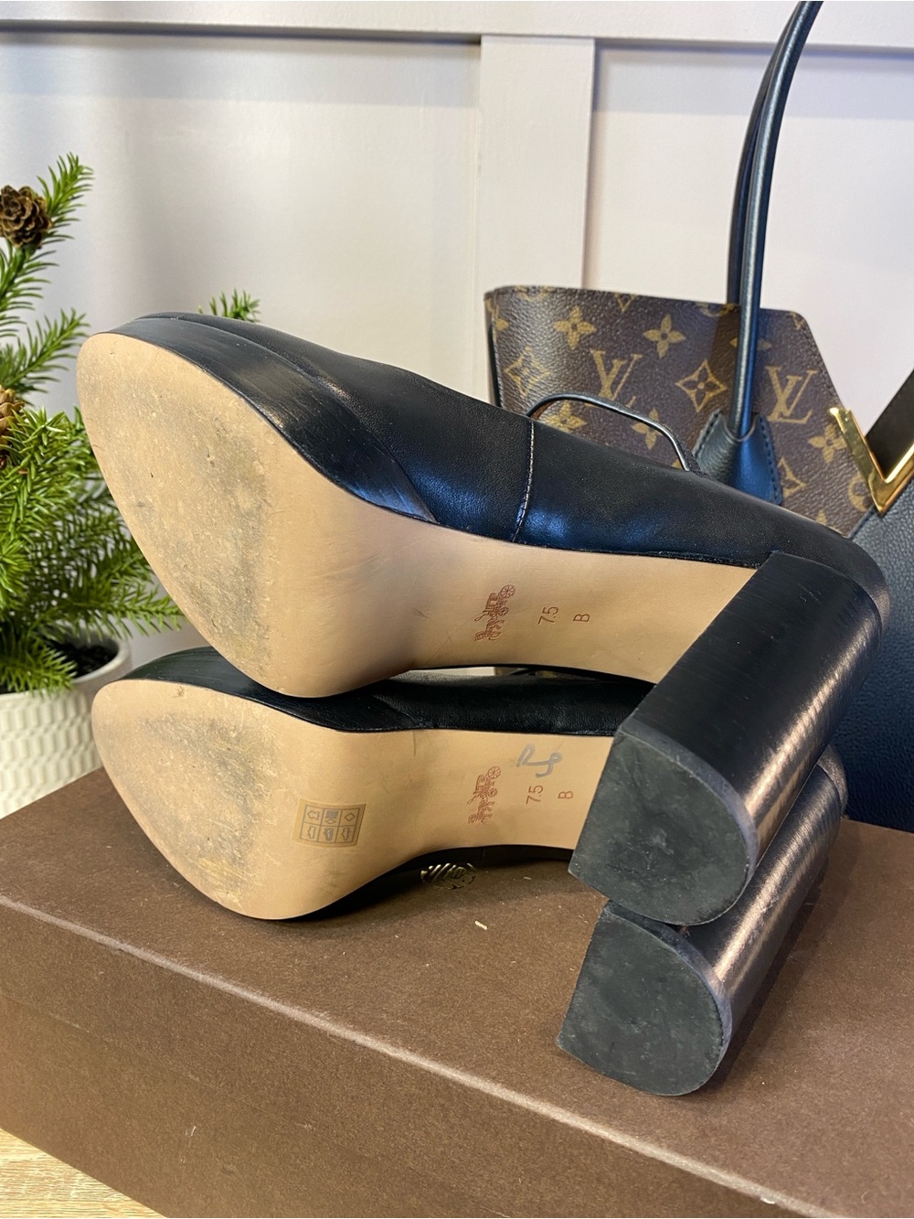 Women's Coach Black Leather Goldie Mary Jane
Platform Pumps 7.5 - Picture 10 of 13